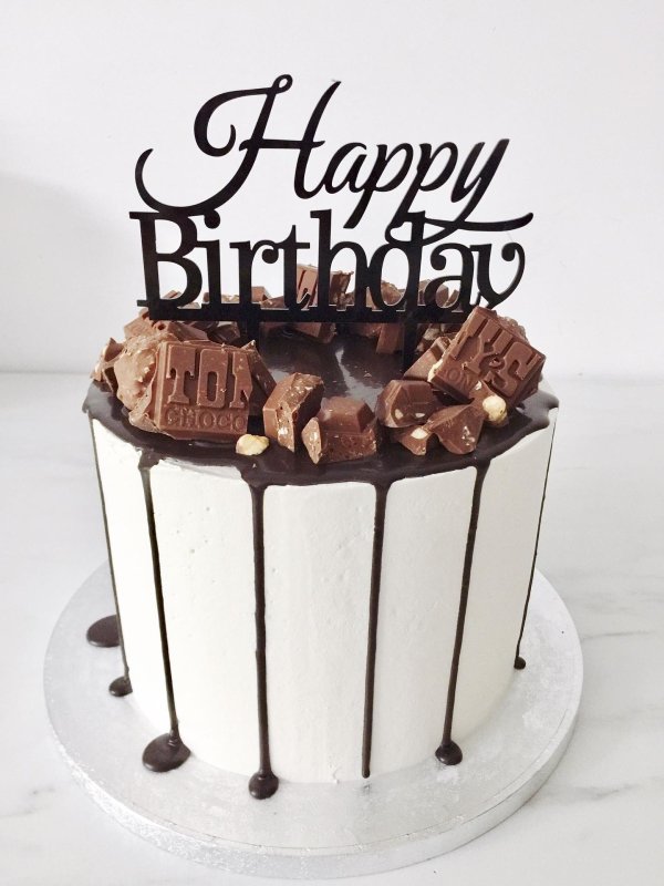 шоколадный торт с надписью