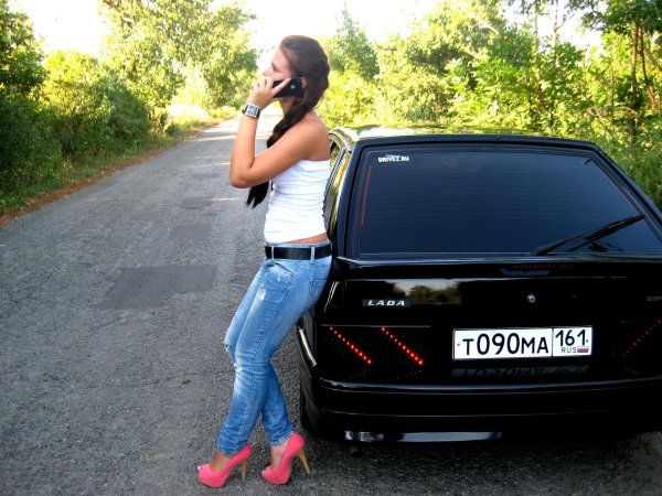 четырка с девушкой