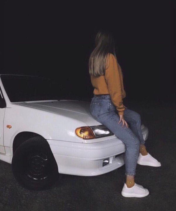 четырка с девушкой