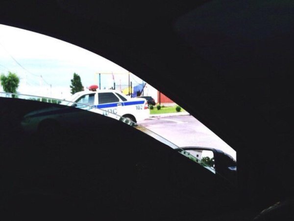 из тонированной машины