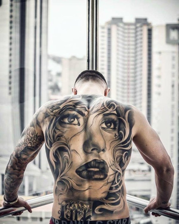 татуировка на спине