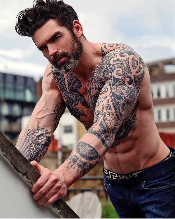 татуированные мужчины