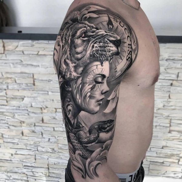 татуировка мужская на плечо