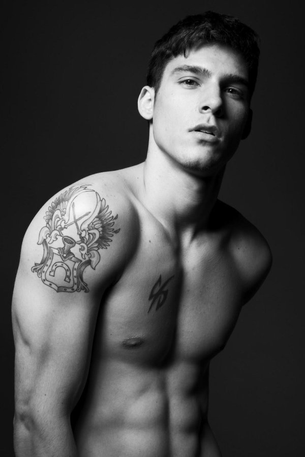 красивые парни с татуировками