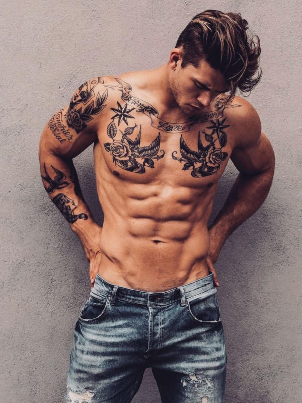 татуированные мужчины