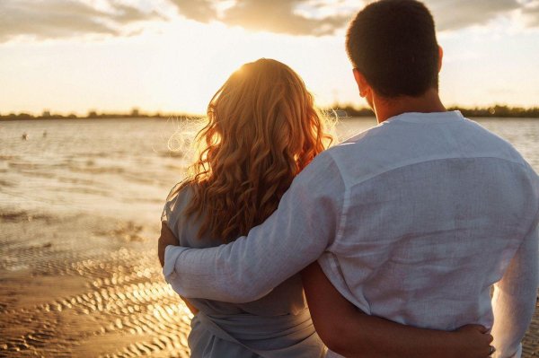 влюбленные объятия