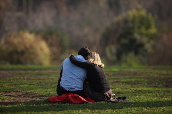 объятия на природе