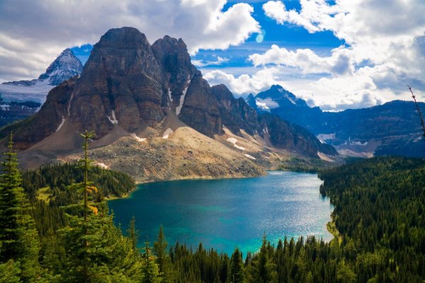 гора ассинибоайн британская колумбия канада