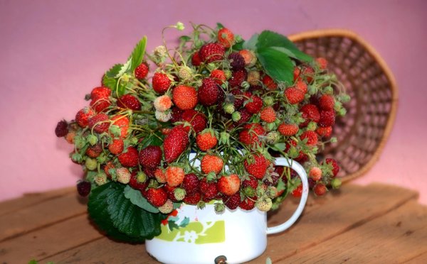 букет земляники