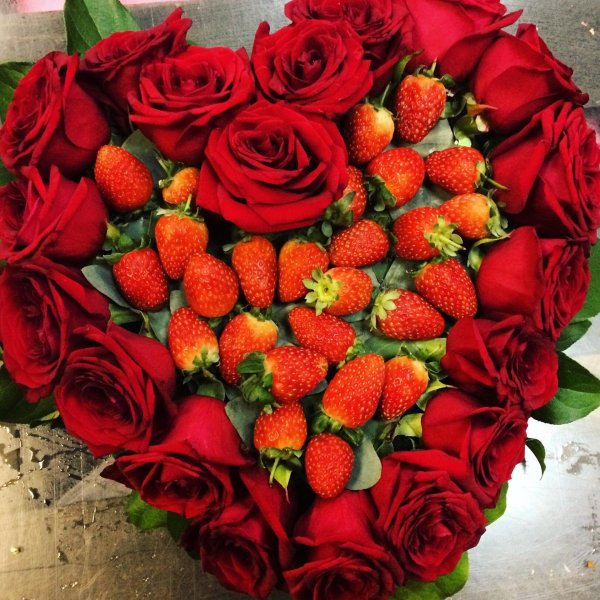 букет из клубники сердце