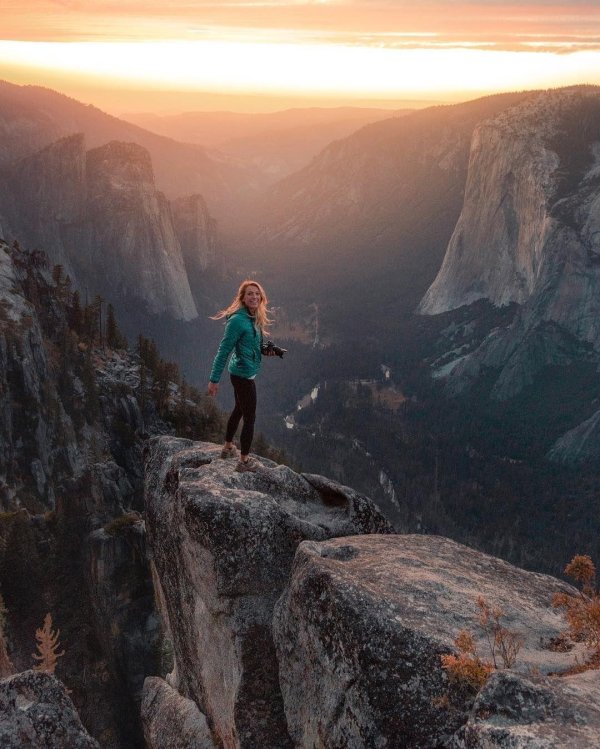 человек над обрывом