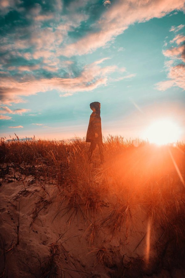 закат с человеком