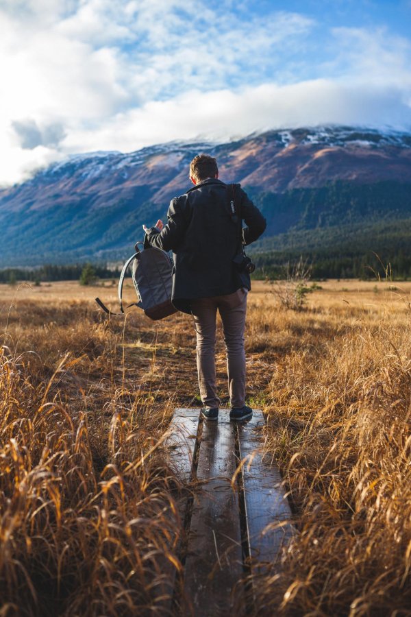 человек с рюкзаком
