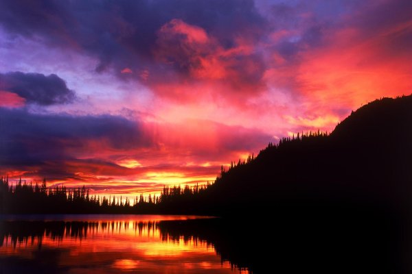 закат озеро