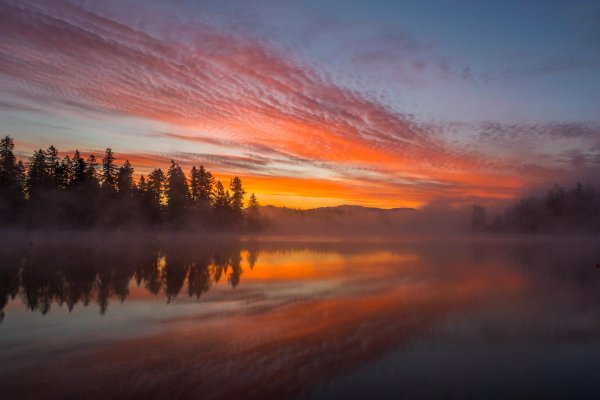 рассвет над озером