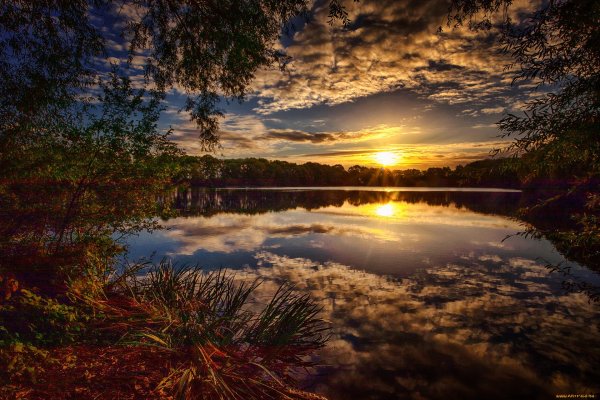 озеро на закате