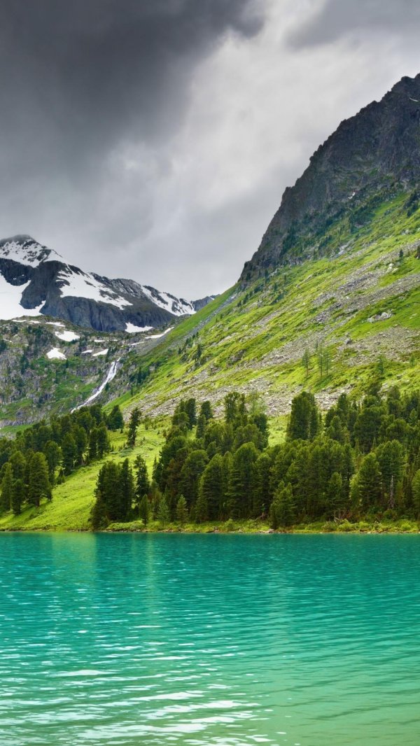 горы с озером