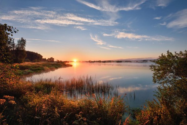 рассвет над озером