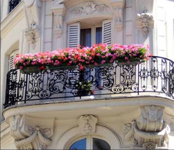 париж кованые балкончики