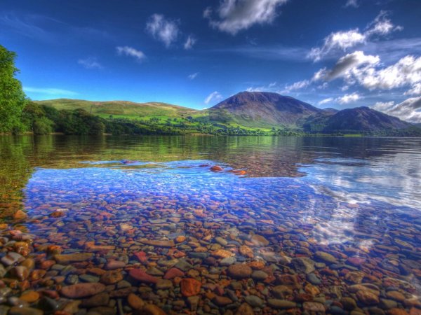 каменистый берег озера