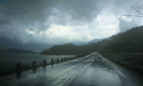 мокрая дорога