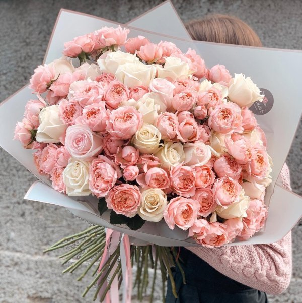 пионовидная роза