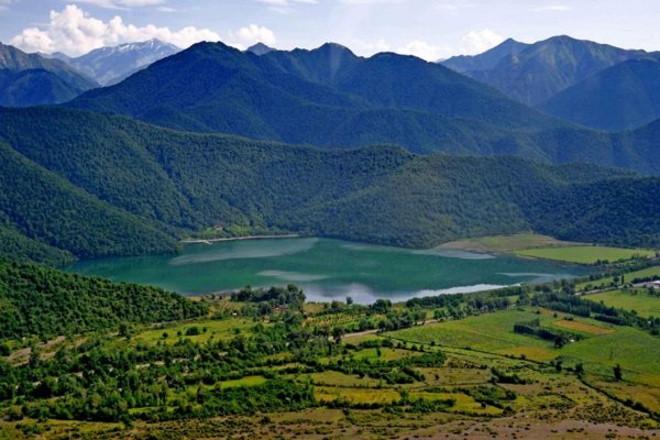 озеро шаори грузия