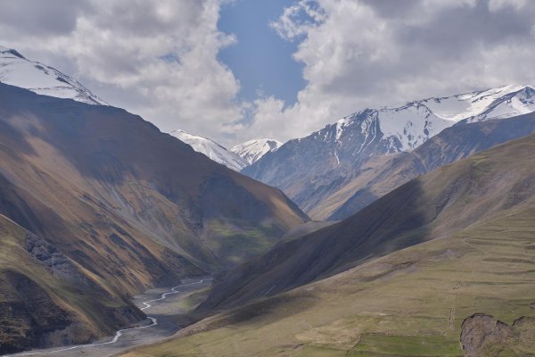 гора базардюзю