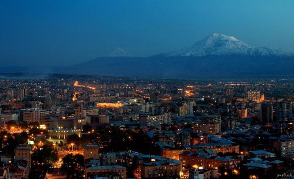 ночной ереван с араратом