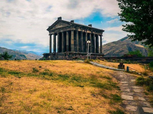 ереван храм гарни