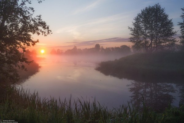 закат на реке