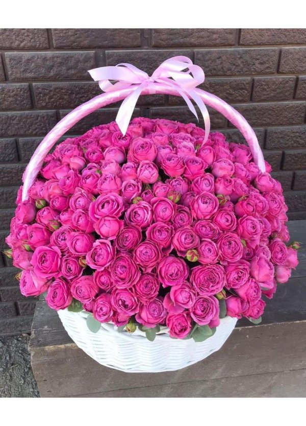 корзина пионовидных роз