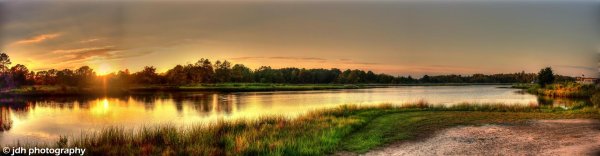 закат над рекой