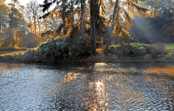 осеннее озеро