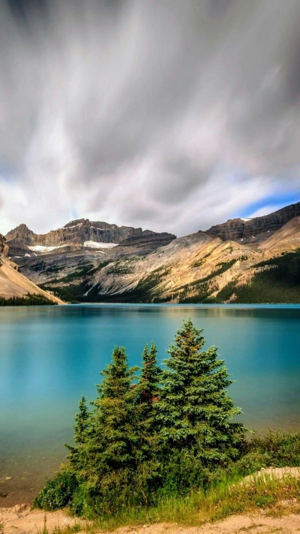 горы с озером