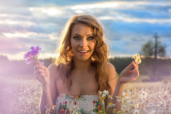 фотосессия в ромашковом поле