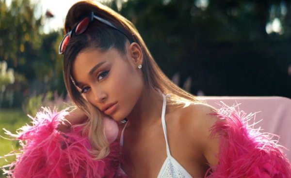 ариана гранде next