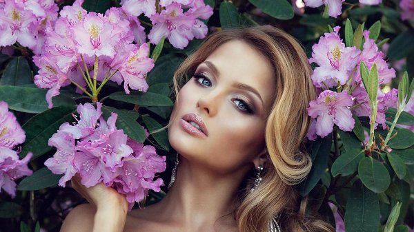 девушка цветами