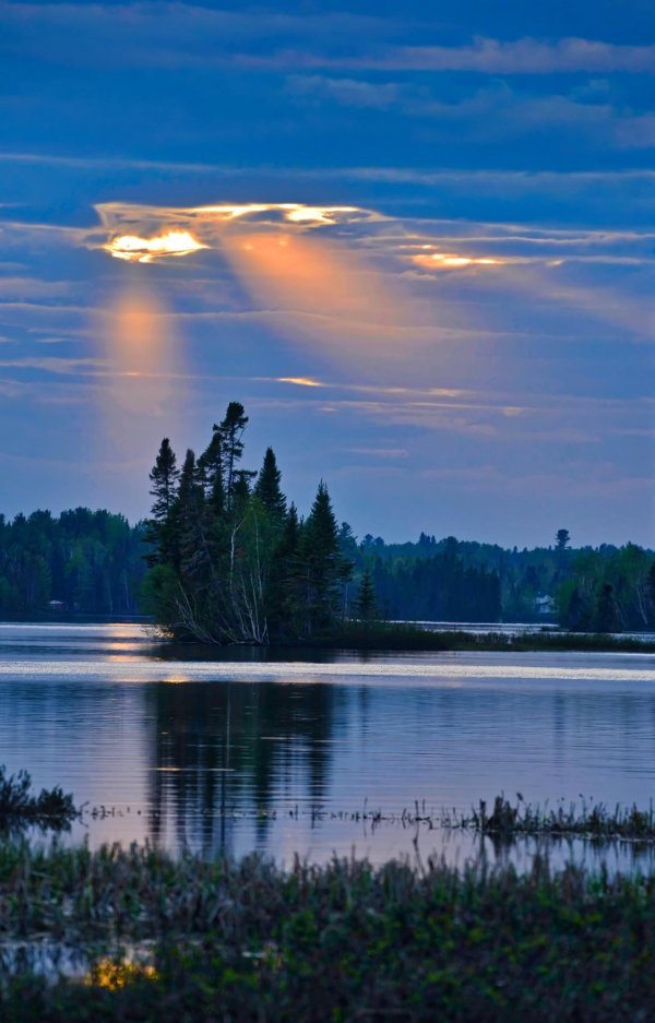закат над озером