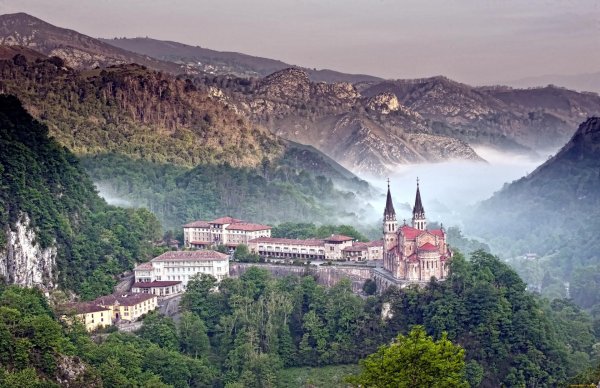 basílica de santa maría la real de covadonga