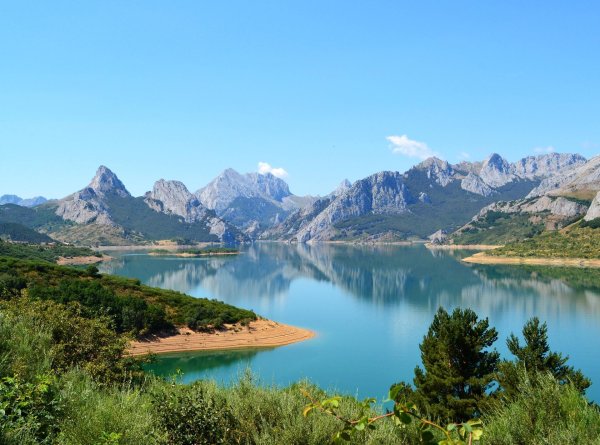 горы с озером