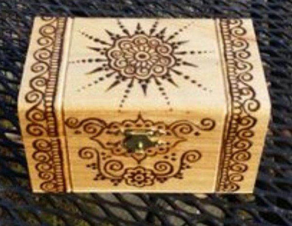 шкатулка с орнаментом
