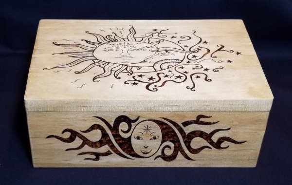 деревянная шкатулка