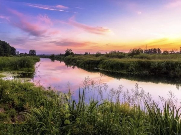 закат на реке