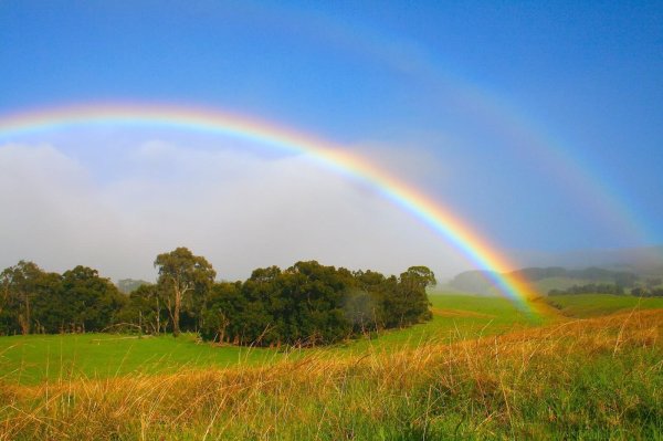 небо с радугой