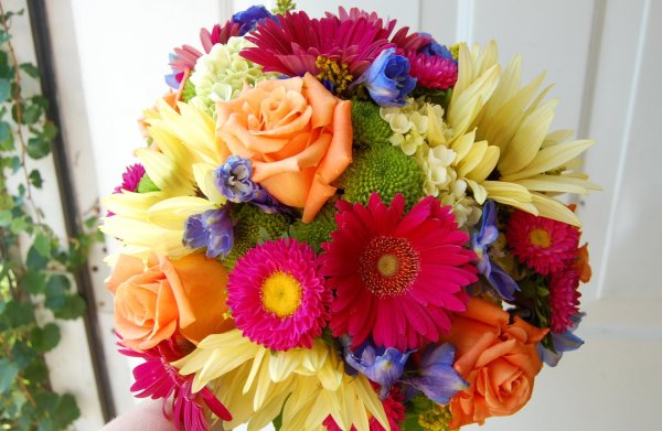 яркие букеты