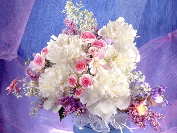 букет пионы и сирень