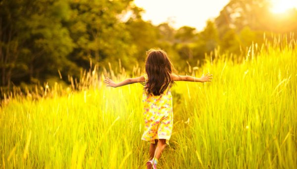 счастливая девочка