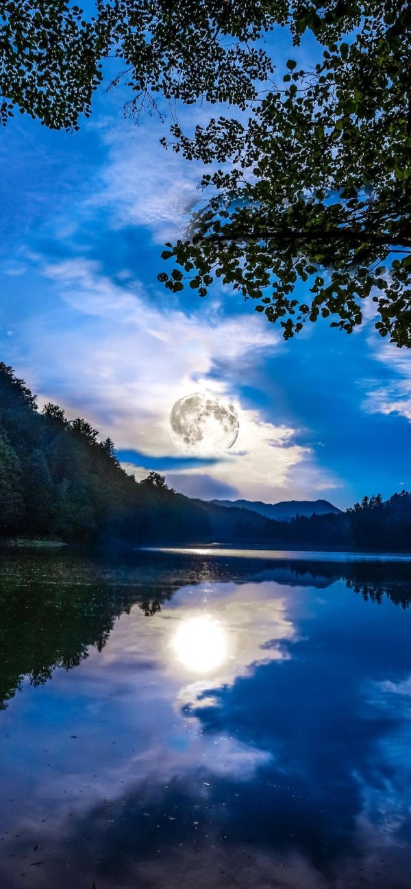 ночное озеро