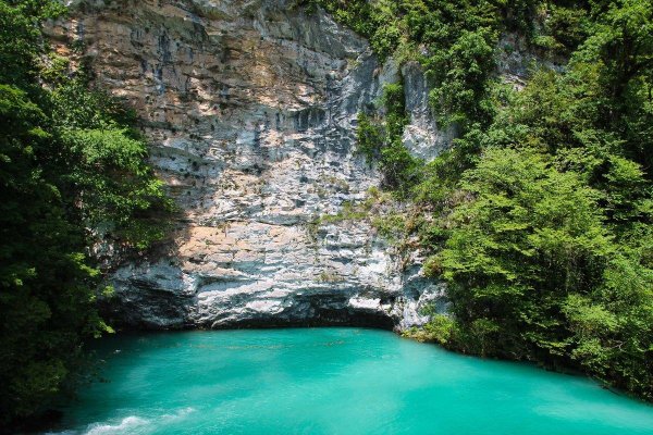 голубое озеро абхазии